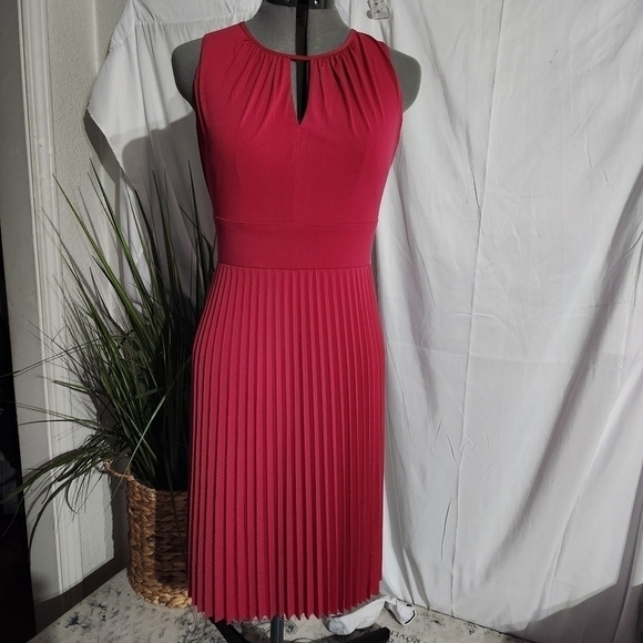 𝅺LONDON Times womens Pleated Skirt Sleeveless Keyhole Neck Dress Size: 4 - Picture 3 of 9